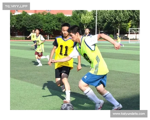 校园体育联赛培养团队精神，学生运动员平衡学业与训练